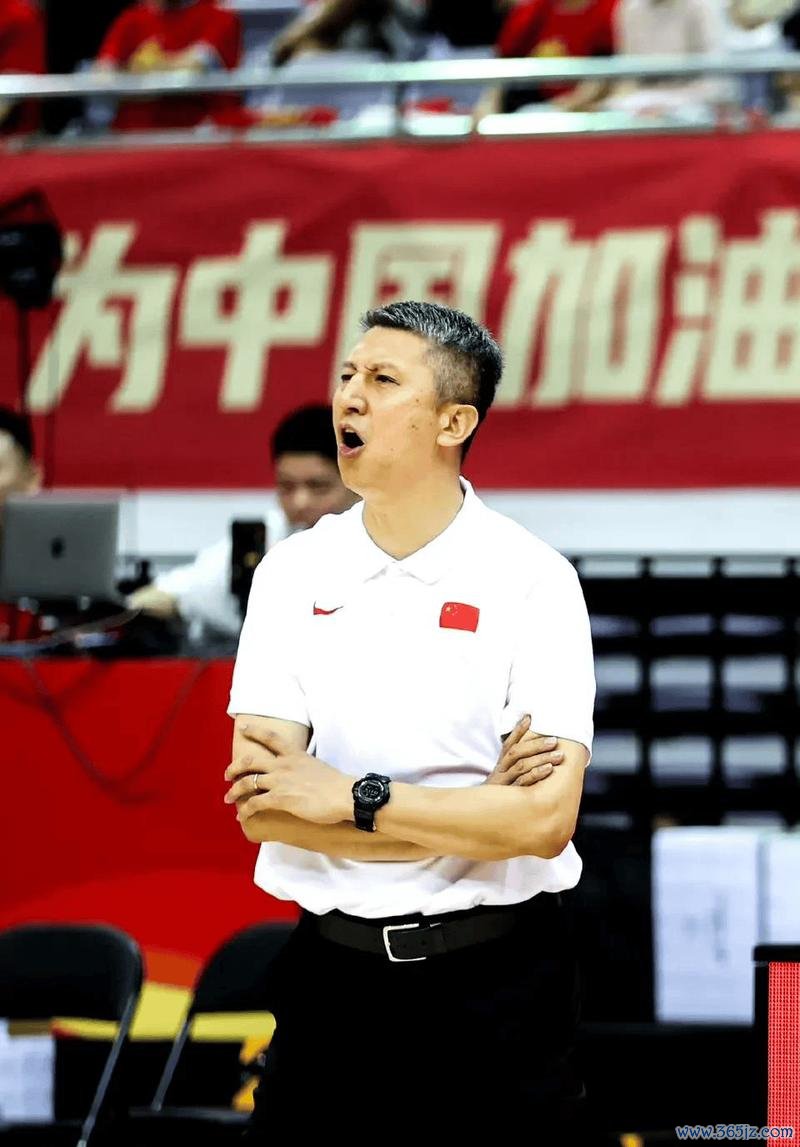 郭士强再度出任中国男篮主帅 关键时刻挺身而出