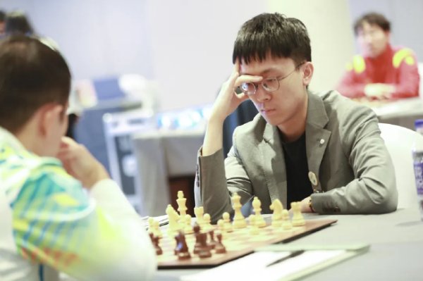 问鼎娱乐APP 华发杯国象甲级联赛总决赛首轮 杭州银行险胜深圳